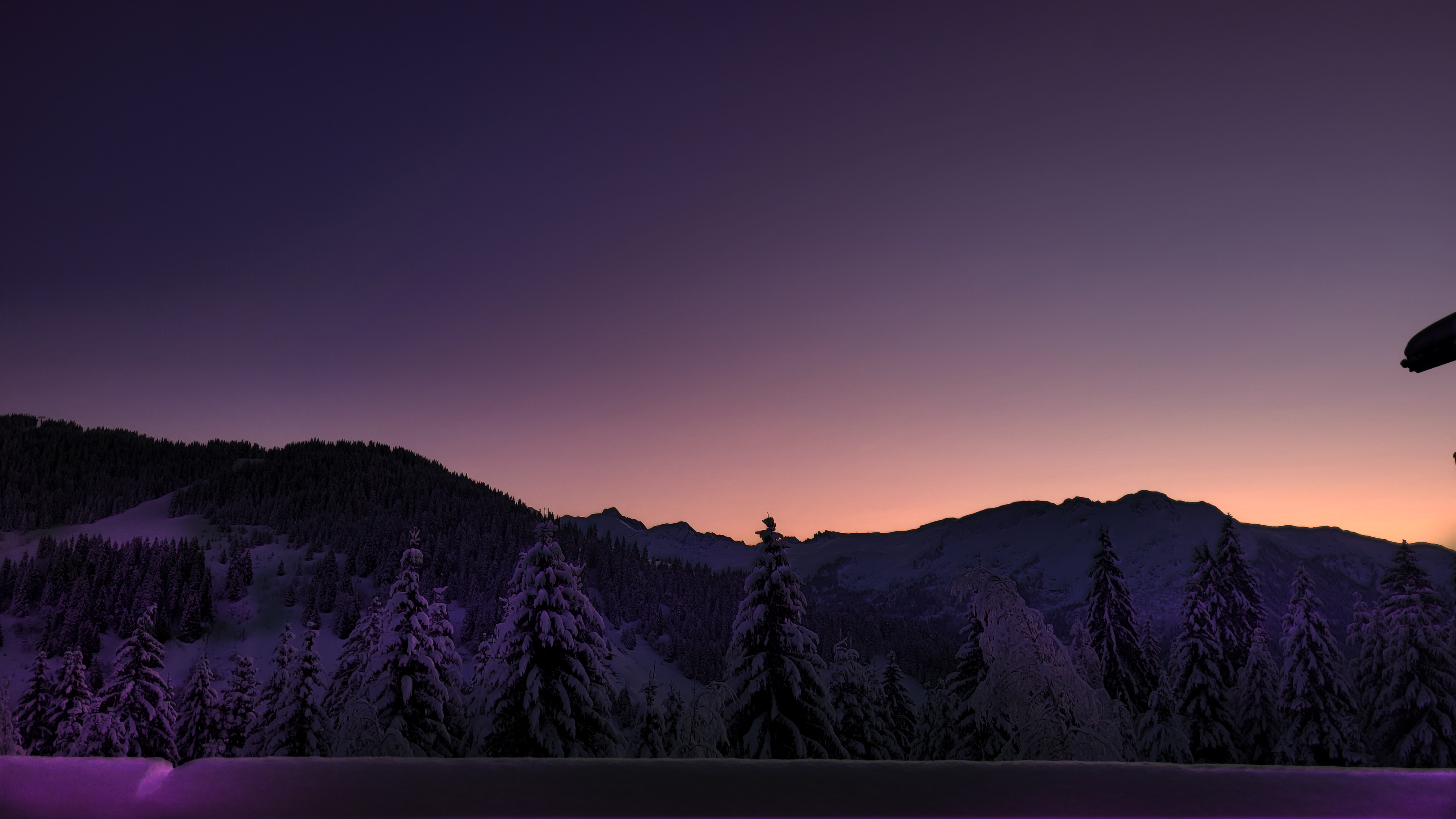 Photo du lever de soleil à la montagne